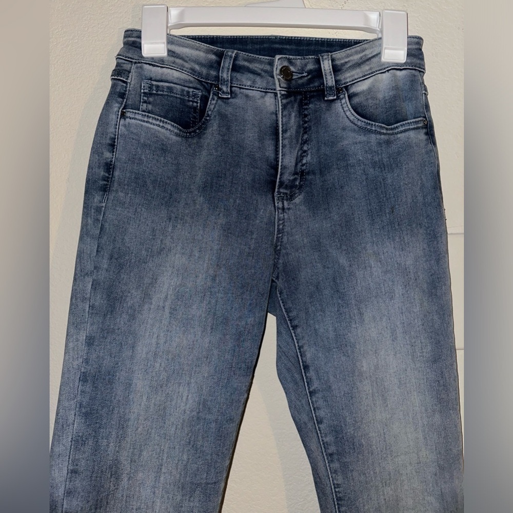 Joseph Ribkoff women’s pearl embellished cropped blue jeans denim contemporary 4 - Picture 3 of 8